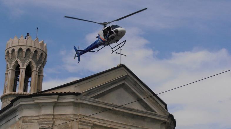 Helikopter nad Piranom 