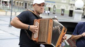 Zoran Zorko rekord v igranju harmonike