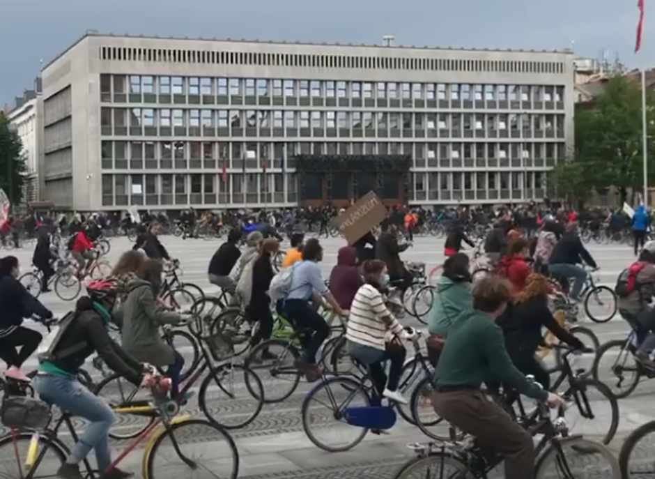 Protest, kolesarjenje pred parlamentom | Avtor: Facebook