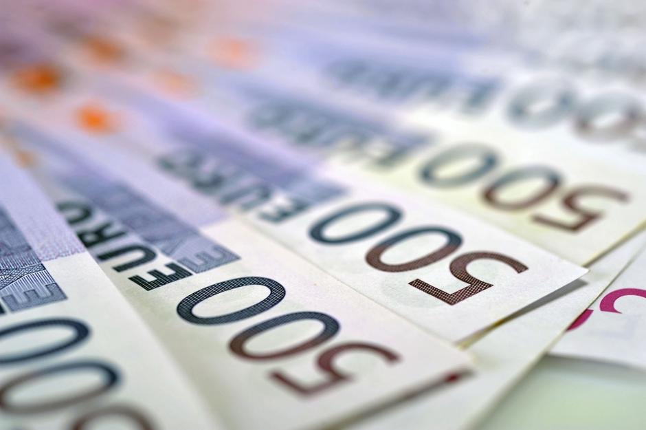 Slovenija 22.08.12, denar, evri, bankovci, foto: shutterstock | Avtor: Shutterstock