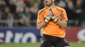Sport 28.11.10, Real Madrid's goalkeeper Iker Casillas reacts after conceding a 