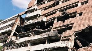 Dolgih 11 let po Natovem bombardiranju strateških ciljev v Srbiji Beograd še ved