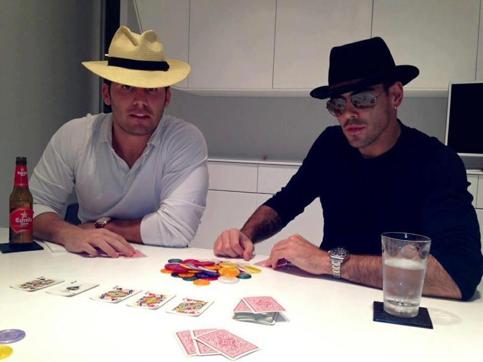 Valdes poker kartanje Barcelona vratar pivo klobuk | Avtor: Reševalni pas/Twitter