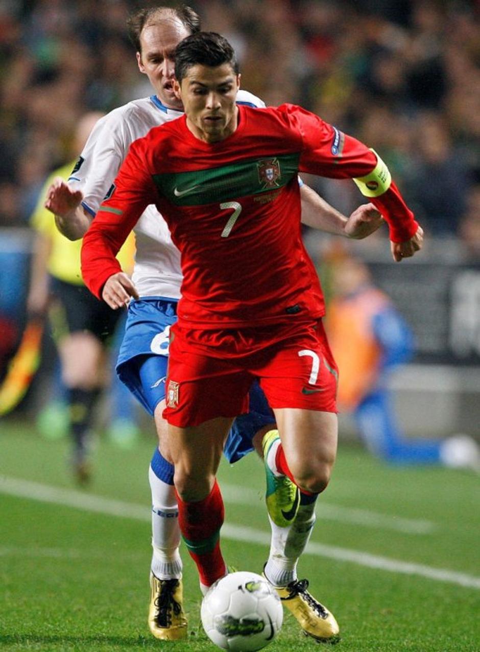 Rahimić Ronaldo Portugalska BiH Bosna in Hercegovina Euro 2012 | Avtor: EPA