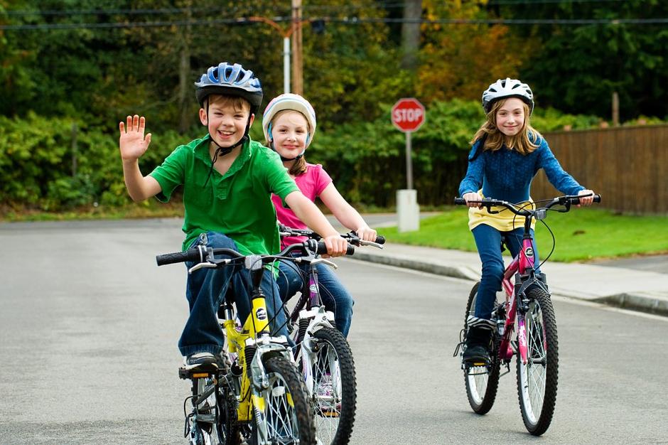 Otrok na kolesu. | Avtor: Shutterstock
