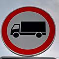 Prometni znak prepoved tovornjak