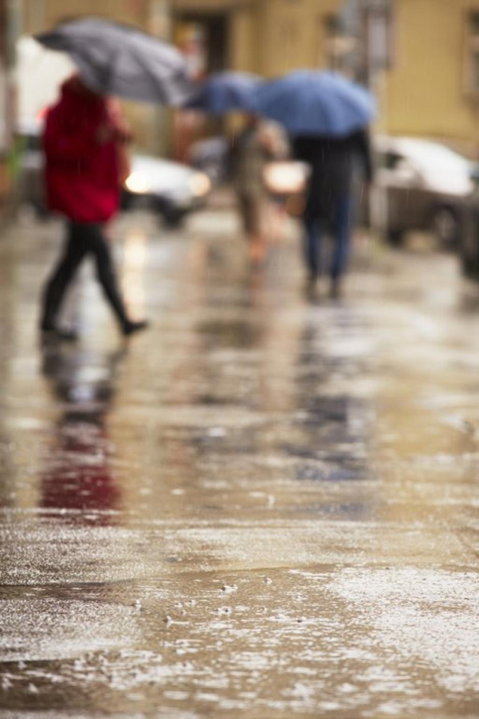 vreme dež dežnik | Avtor: Shutterstock