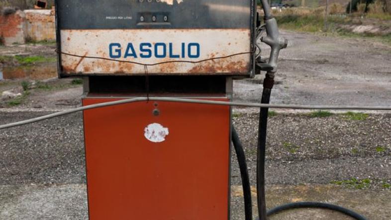 Stara bencinska črpalka