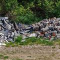 gradbeni odpadki odloženi v naravi onesnaževanje okolja