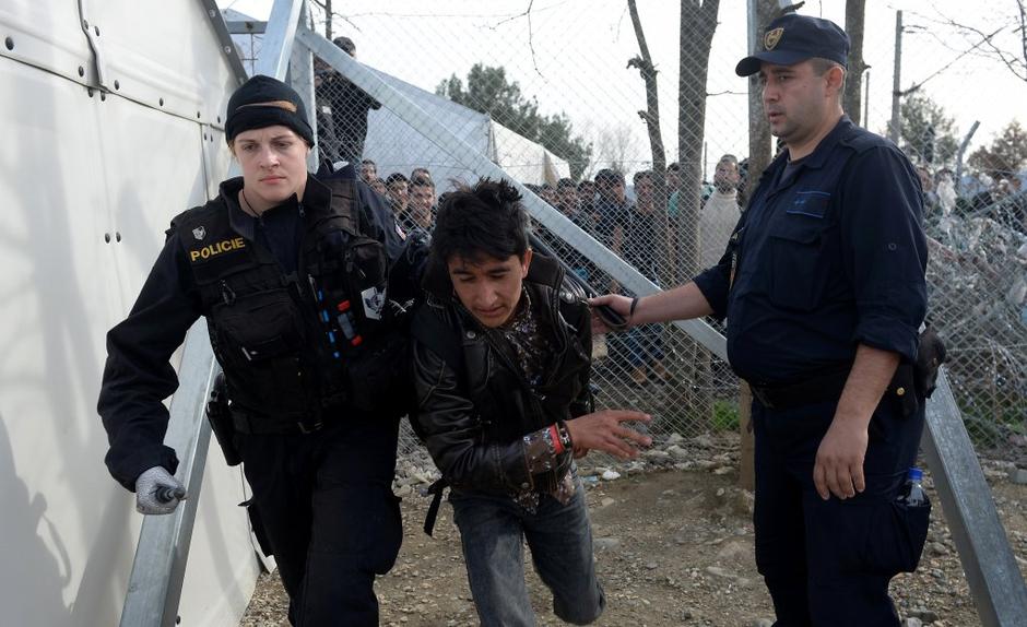 Begunci na meji z Makedonijo | Avtor: EPA