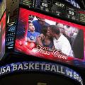 Kiss Cam ujel Michell in Baracka Obamo