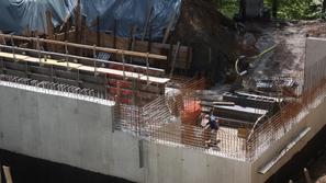 Novice: Gradnja bo potekala pol leta dlje, do novembra - Gradnja, krvavški vodovod, voda, občina Cerklje na Gorenjskem