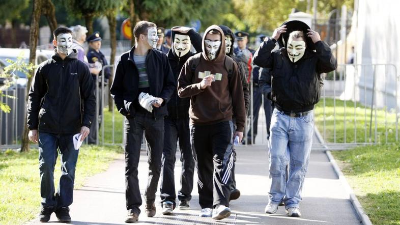 anonymous, miroljubni protestni shod proti nasilju financnega kapitalizma