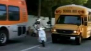 Gwyneth Paltrow vespa avtobus nesreča