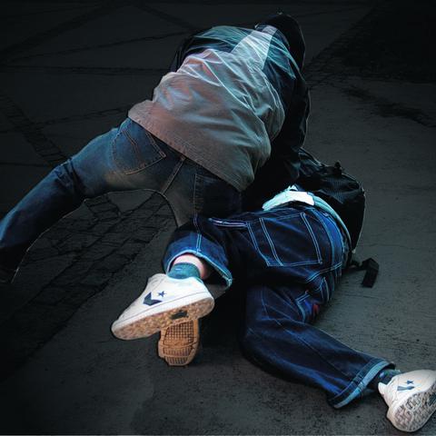 biznis 07.09.2007, nasilje mladoletnikov, solarji, foto: Bostjan Tacol