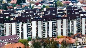 Slovenija 10.11.2013 stanovanje, stanovanja, stanovanjski bloki, zgradba, stanov
