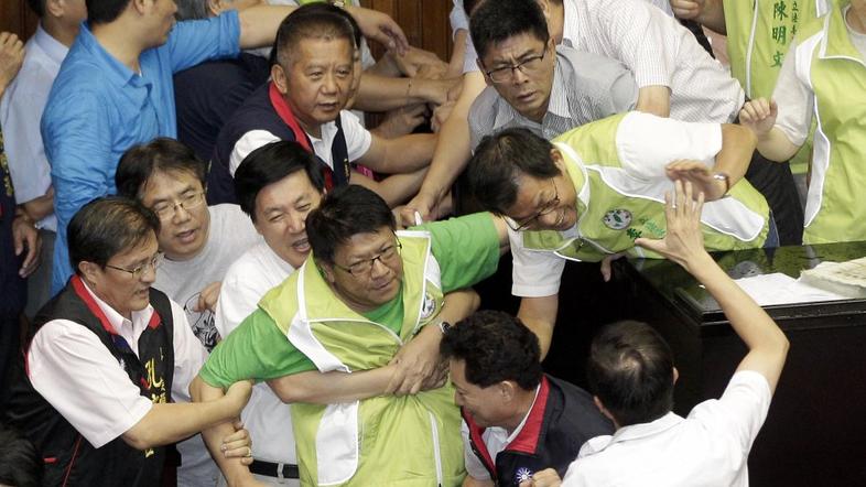 Tajvan parlament pretep poslanci