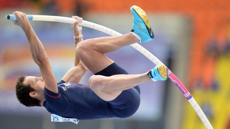 Renaud Lavillenie skok s palico sp v atletiki