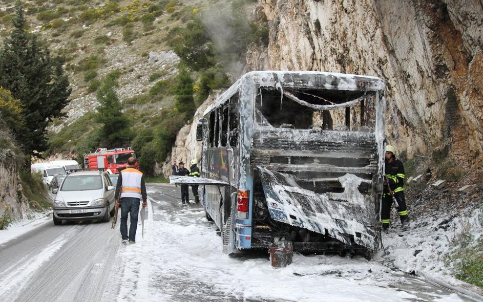 Pogoreli avtobus na Jadranski magistrali