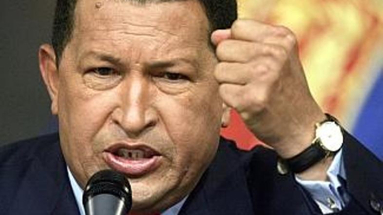 Hugo Chavez opozarja rojake in predvsem rojakinje, da je povečanje prsi velika n