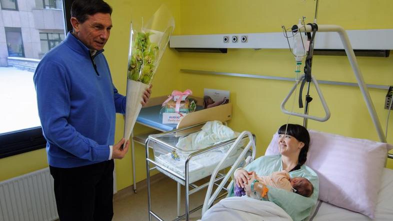 Borut Pahor v ljubljanski porodnišnici