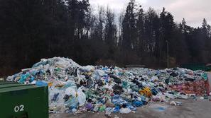 neprevzeta komunalna odpadna embalaža smeti odpadki