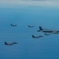 ameriška vojaška letala med vajami v Južni Koreji
