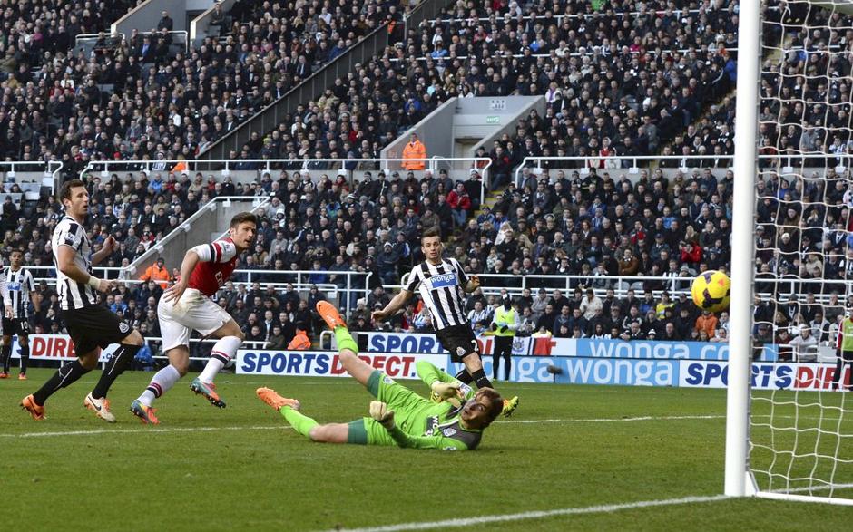 Giroud Krul Newcastle Arsenal | Avtor: Reuters