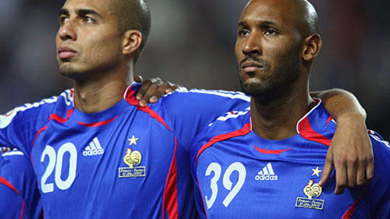 David Trezeguet (na levi) bo očitno znova, objet z reprezentančnimi soigralci, p