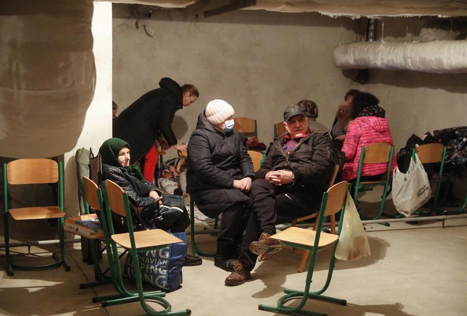 Ukrajina, ljudje v zakloniščih
