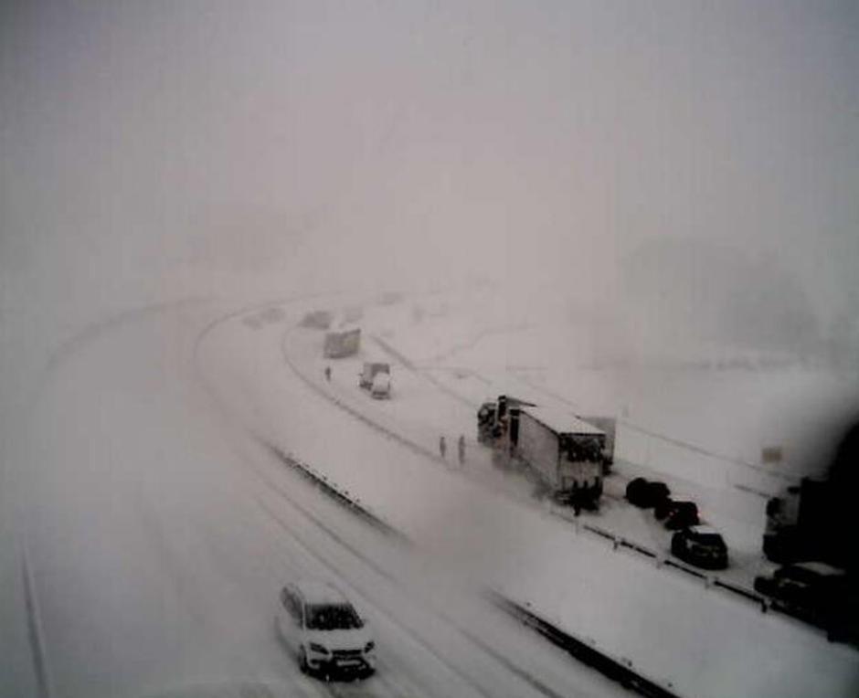Sneg na dolenjski avtocesti | Avtor: Žurnal24 main