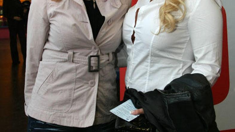 Špela v družbi novinarke Ote Roš