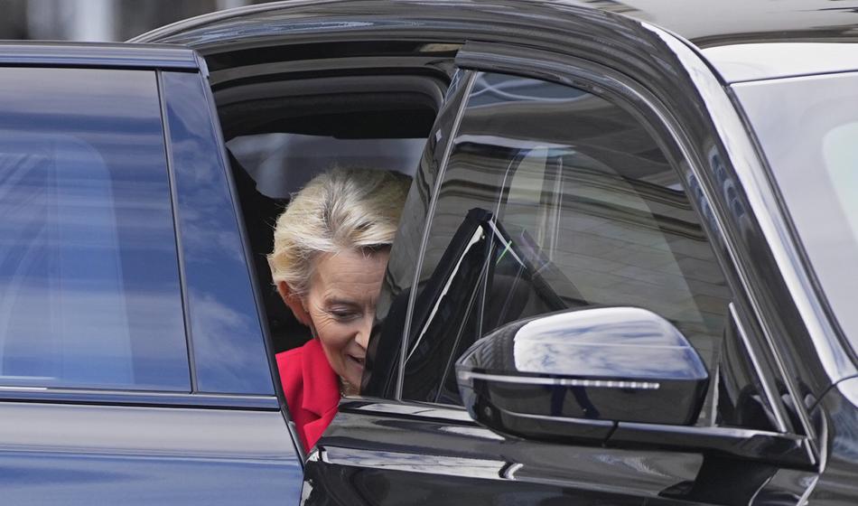 Ironija zelene politike? Komisarji EU se pritožujejo nad službenimi električnimi vozili