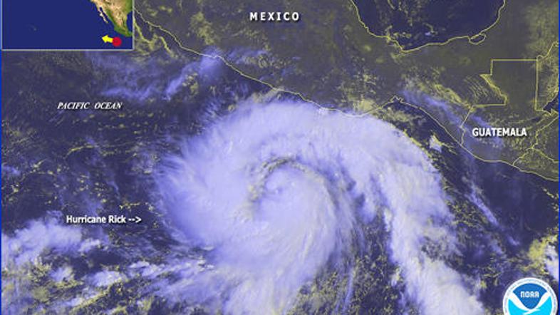 Prebivalci Mehike in meteorologi upajo, da bo Rick oslabel.