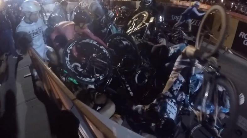 Red Hook Ciriterium skupinski padec