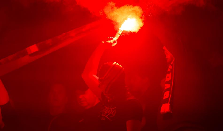 Zaradi navijaških izgredov tekma ni bila odigrana do konca