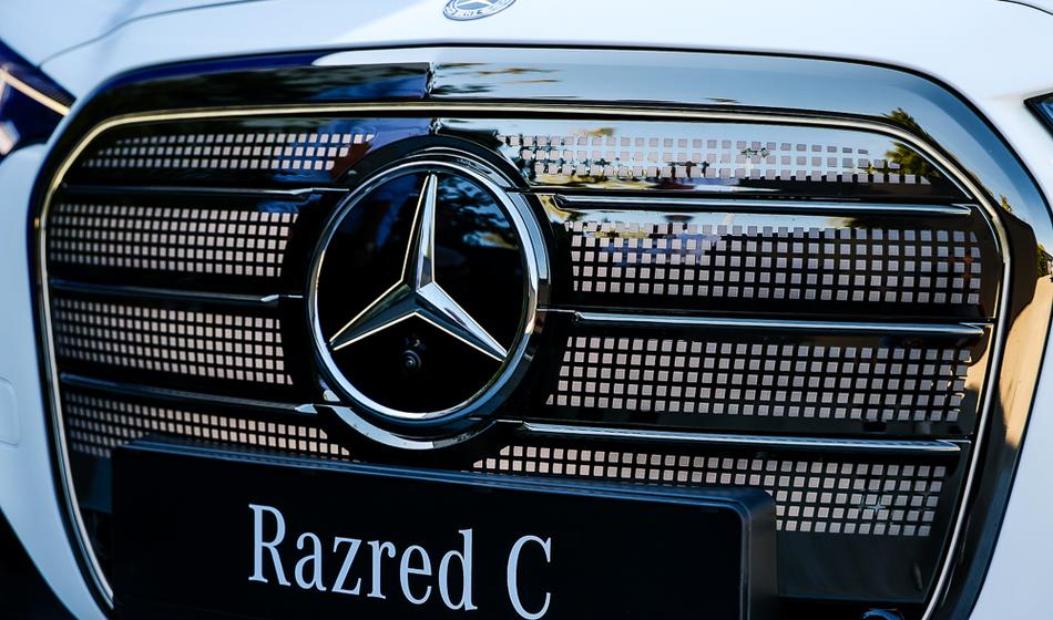 Novi Mercedes C pri nas: do 805 kilometrov dosega in 360 kW moči