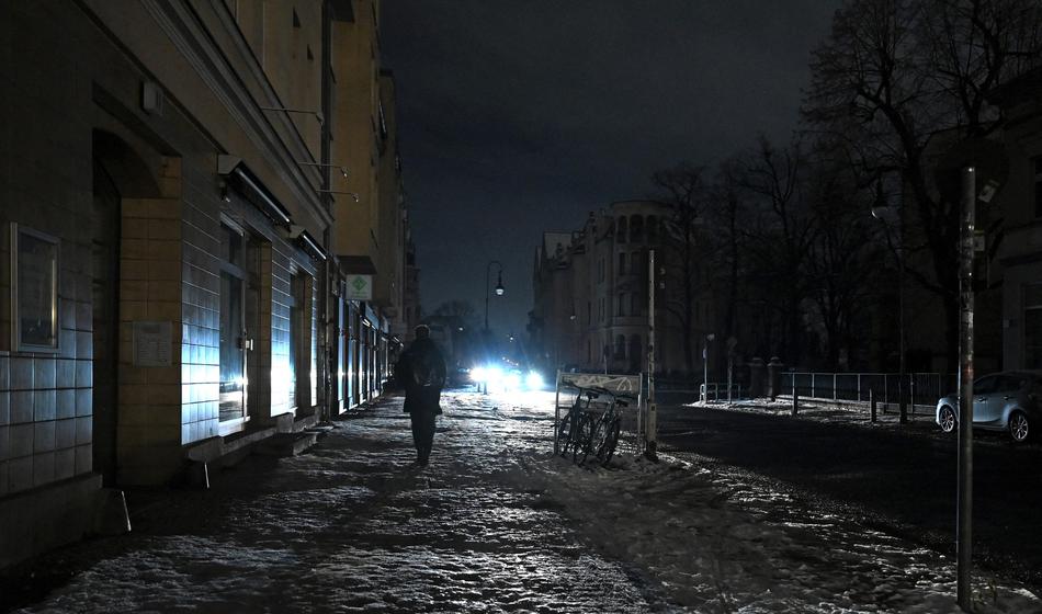 Na berlinskih ulicah vojska, stanje je dramatično