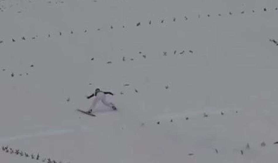 Skakalec ob pristanku padel na glavo: 