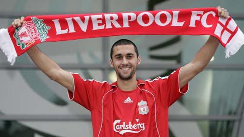 Alvaro Arbeloa se po dveh letih igranja za Liverpool vrača v špansko prestolnico