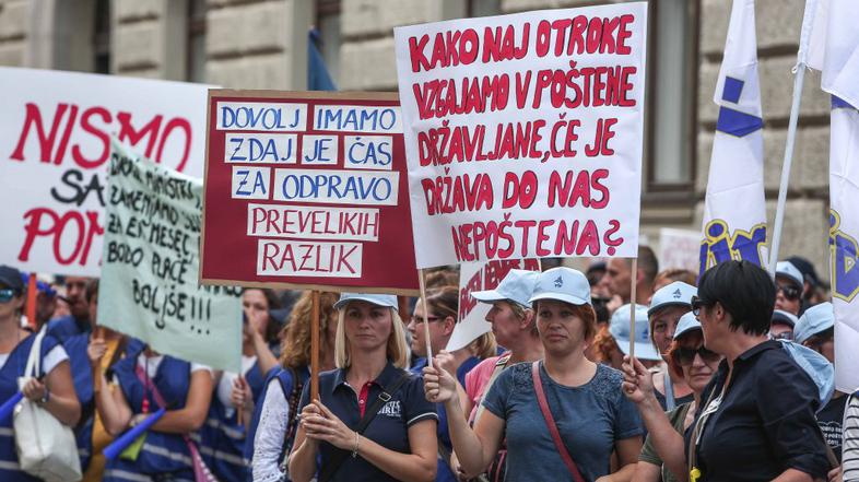 Protest pomočnic vzgojiteljic