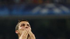 Cristiano Ronaldo izjemno ceni svoje nogometne veščine. FOTO: AFP