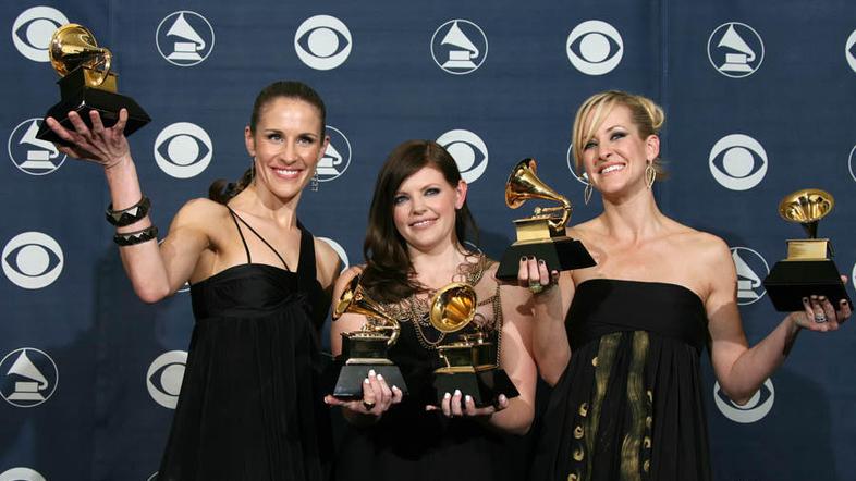 Dixie Chicks, Emily Robison (L), Natalie Maines in Martie Maguire (D) pozirajo s