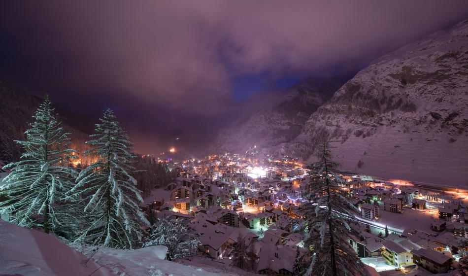 Prebivalci na nogah: Sredi alpske vasice bi zgradili velikanski nebotičnik