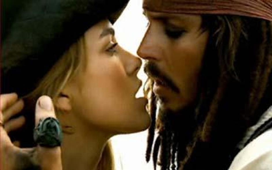 Pirati s Karibov (Keira Knightley in Johnny Depp)