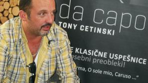 Tony Cetinski ima množico navdušenih oboževalcev in poslušalcev tudi v Sloveniji
