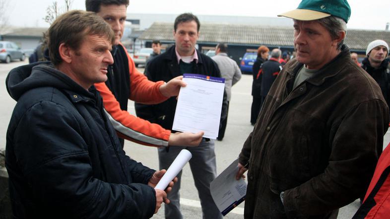 Brez zaposlitve je ostalo okoli 110 delavcev SCT Obratov. (Foto: Nik Rovan)