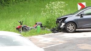 Prometna nesreča, v kateri je umrl 46-letni motorist
