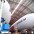 V cepelinu z (neizvirnim) imenom Zeppelin NT07 je prostora za dvanajst potnikov 