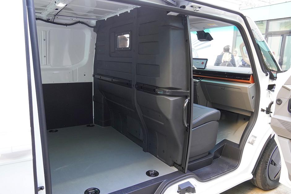 farizin V6E in farizon SV | Avtor: Matija_Janežič